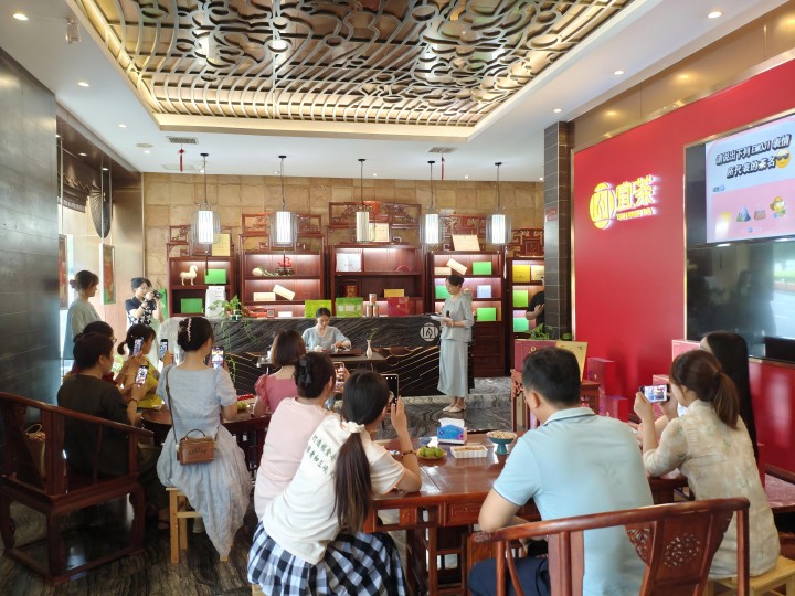 720 “茶王”品鉴会“ 冲泡展示(1).jpg 720 “茶王”品鉴会“ 冲泡展示(1).jpg